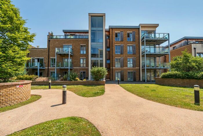 2 Bedroom Flat To Rent In Needham Court, Blagrove Road, Teddington, TW11