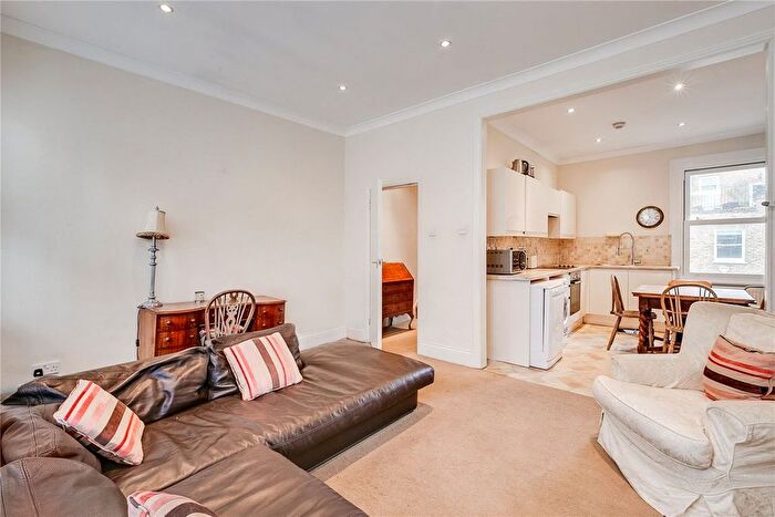 3 Bedroom Flat To Rent In Kelvedon Road, London, SW6