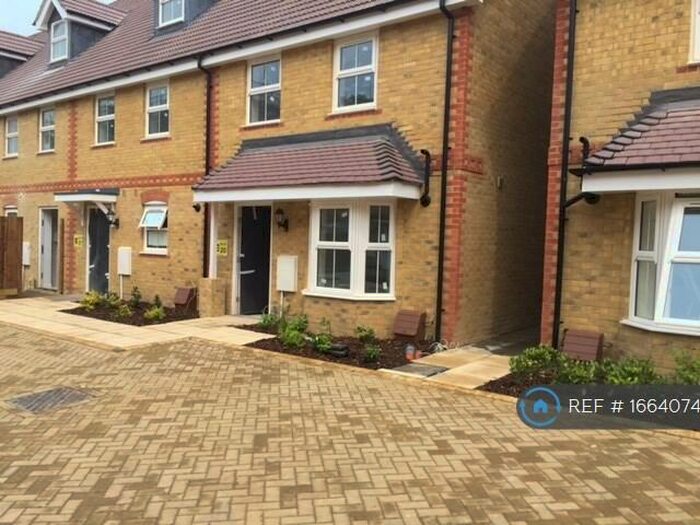 3 Bedroom Semi-Detached House To Rent In Portslade Mews, Brighton, BN41