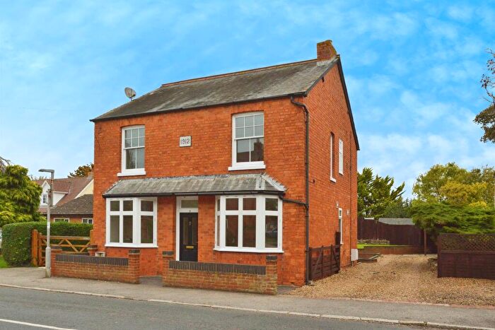 4 Bedroom Detached House For Sale In Gold Street, Hanslope, Milton Keynes, MK19
