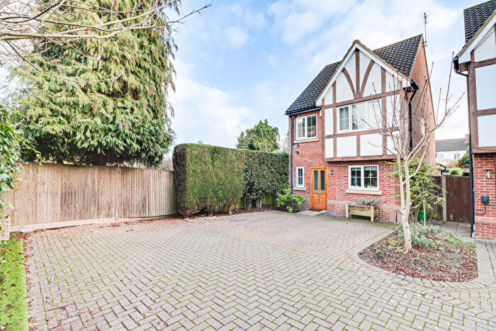 4 Bedroom Detached House For Sale In Millfield Close, London Colney, St. Albans, AL2