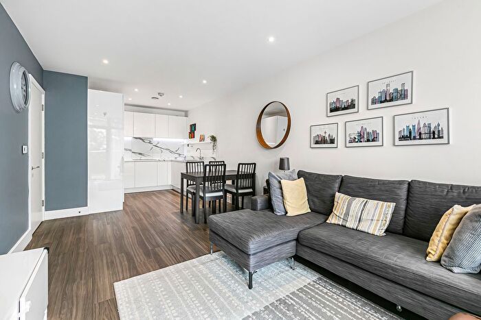 2 Bedroom Flat For Sale In Frazer Nash Close, Isleworth, TW7