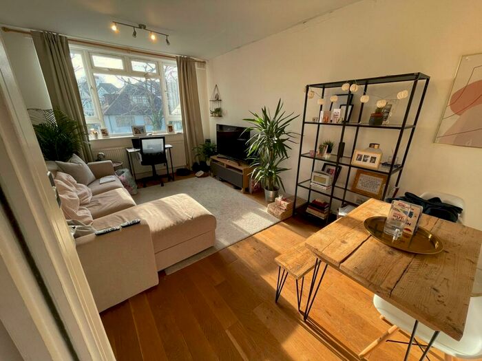 1 Bedroom Flat To Rent In Flat Cholmeley Close, Archway Road, Highgate, N6