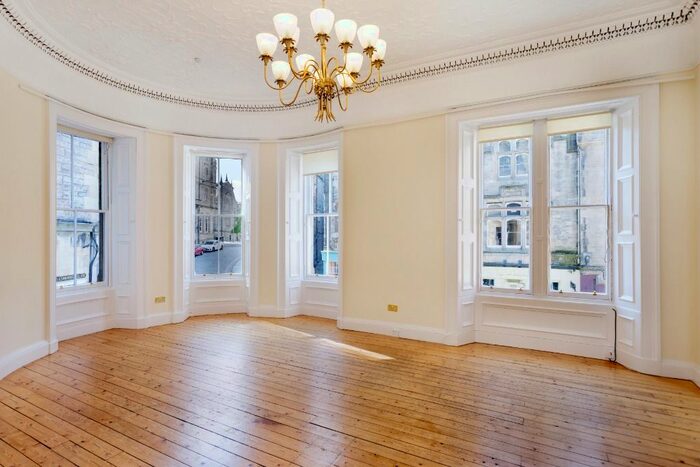 3 Bedroom Flat To Rent In Cockburn Street, Old Town, Edinburgh, EH1