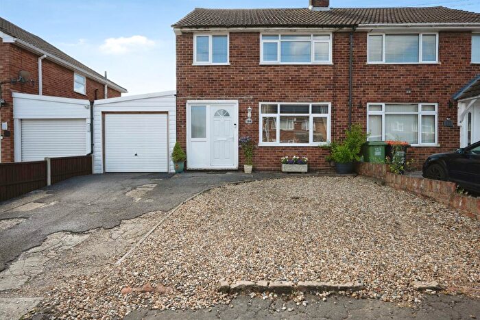 3 Bedroom Semi-Detached House For Sale In Highfield Road, Leighton Buzzard, LU7
