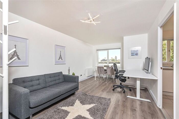 1 Bedroom Flat To Rent In Ferguson Close, Cubitt Town, E14