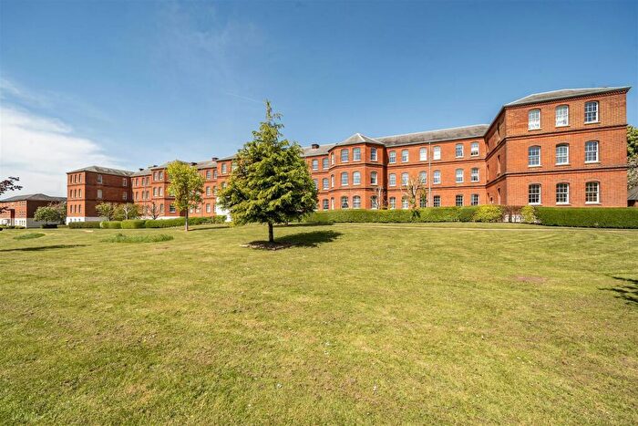 2 Bedroom Flat For Sale In Boundary Walk, Knowle, Fareham, PO17