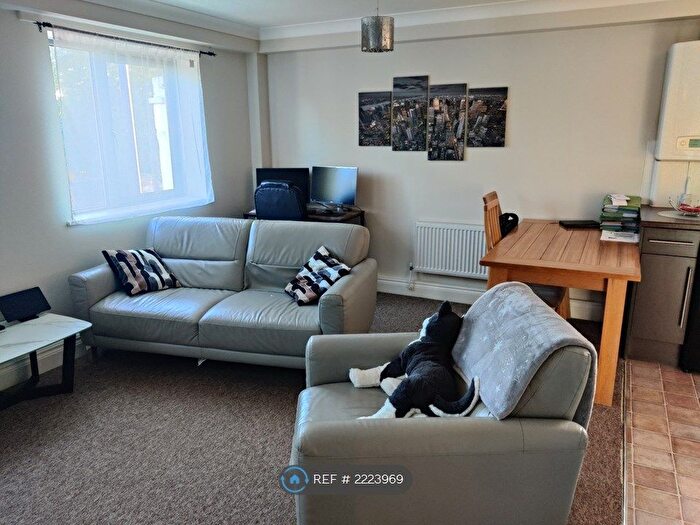 2 Bedroom Flat To Rent In Boleyn Court, Gillingham, ME7