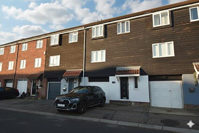 3 Bedroom Town House For Sale In Hamberts Road, South Woodham Ferrers, CM3