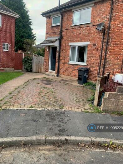 3 Bedroom Semi-Detached House To Rent In Geneva Square, Moorends, Doncaster, DN8