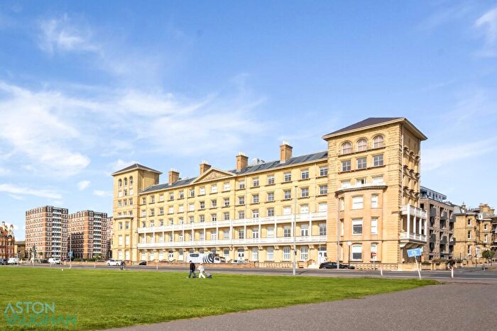2 Bedroom Flat For Sale In Kings House, Hove, BN3