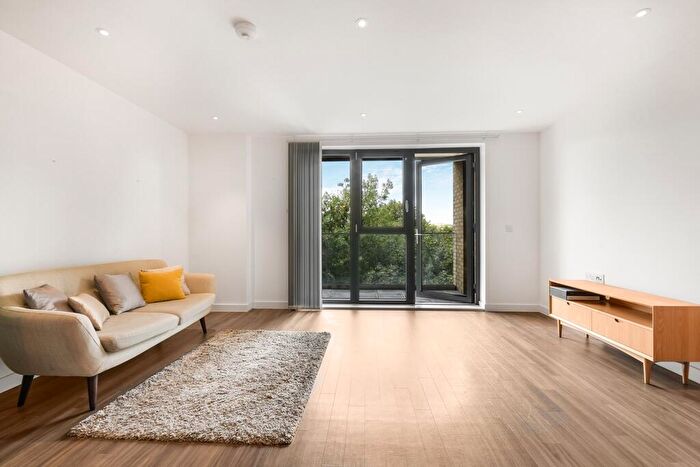 2 Bedroom Apartment To Rent In Charlotte King Court, Hoxton, E2
