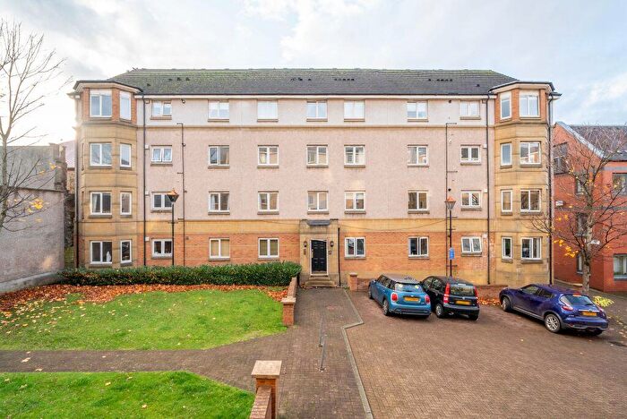 3 Bedroom Flat For Sale In / Easter Dalry Rigg, Edinburgh, EH11
