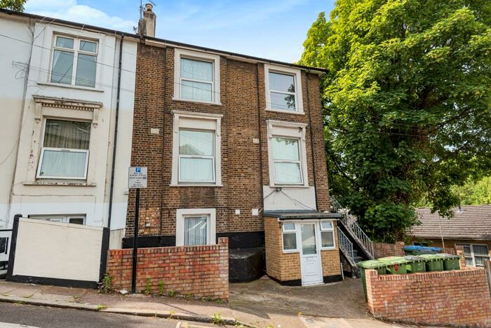 Flat To Rent In Willenhall Road Woolwich, SE18