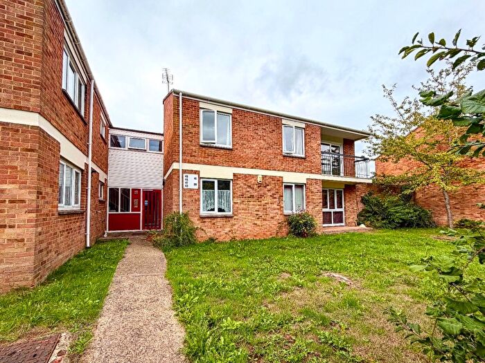 2 Bedroom Flat To Rent In Alder Close, Taunton, Somerset, TA1