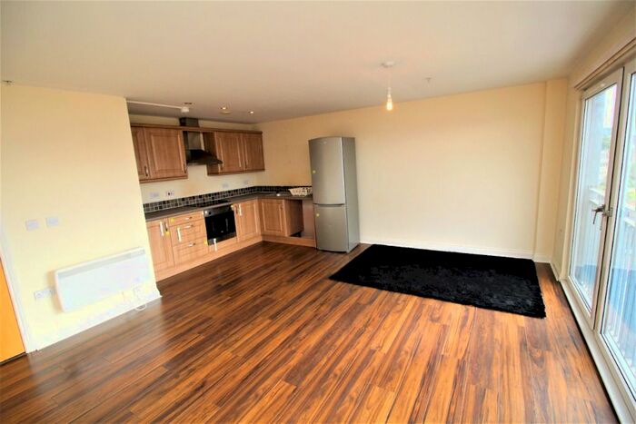 2 Bedroom Flat To Rent In Victoria Road, Pollockshields, Glasgow, G42