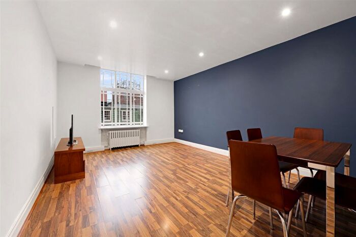 2 Bedroom Flat To Rent In Queensway, London, W2