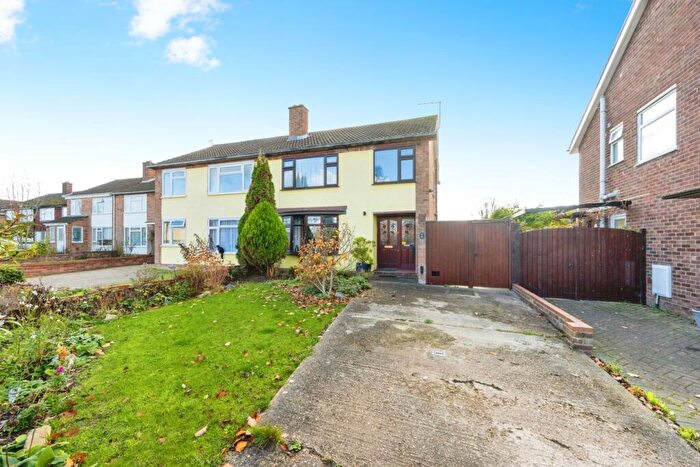 3 Bedroom Semi Detached House For Sale In Starling Way, Bedford, Bedfordshire, MK41