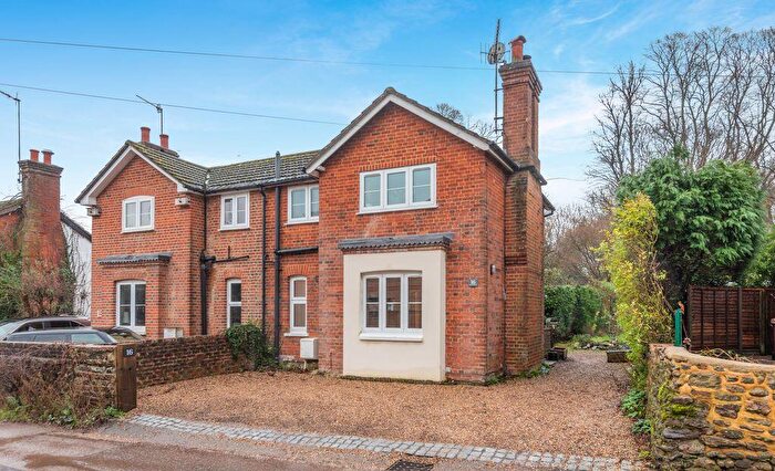 3 Bedroom Semi Detached House For Sale In Queen Street, Gomshall, GU5