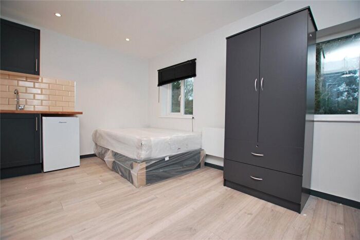 1 Bedroom House Of Multiple Occupation To Rent In Raymond Crescent, Guildford, Surrey, GU2