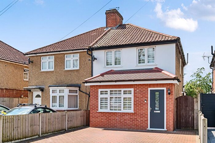 2 Bedroom Semi Detached House For Sale In Third Avenue, Enfield, EN1
