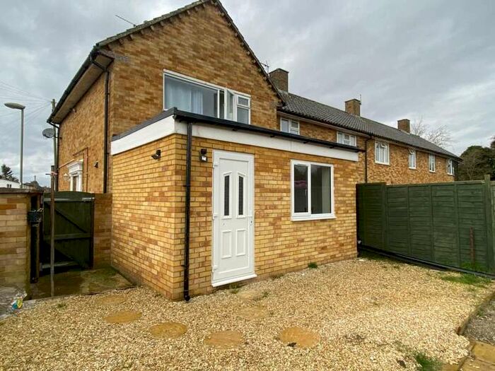 2 Bedroom SemiDetached House For Sale In Bicester, Oxfordshire, OX26