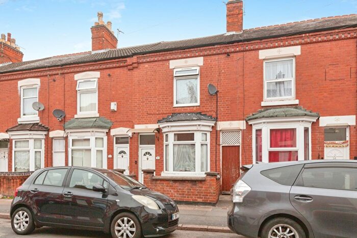 3 Bedroom Terraced House For Sale In Gipsy Road, Leicester, LE4