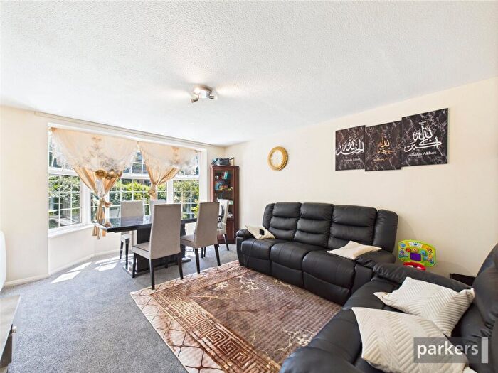 2 Bedroom Apartment For Sale In Westcote Road, Reading, Berkshire, RG30