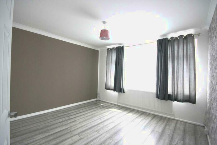 2 Bedroom Flat To Rent In Bed Flat- Beecham Road, Reading, RG30