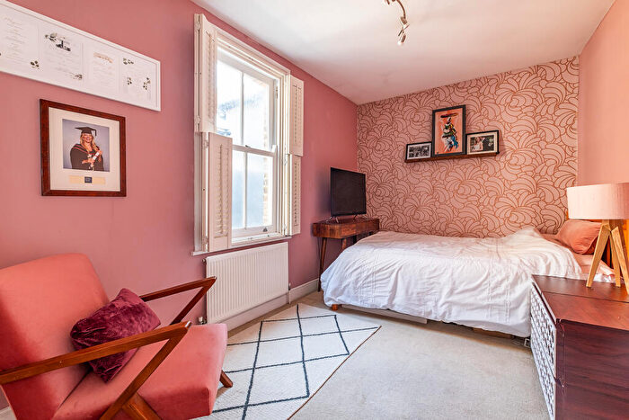 3 Bedroom Terraced House For Sale In Amies Street, London, SW11