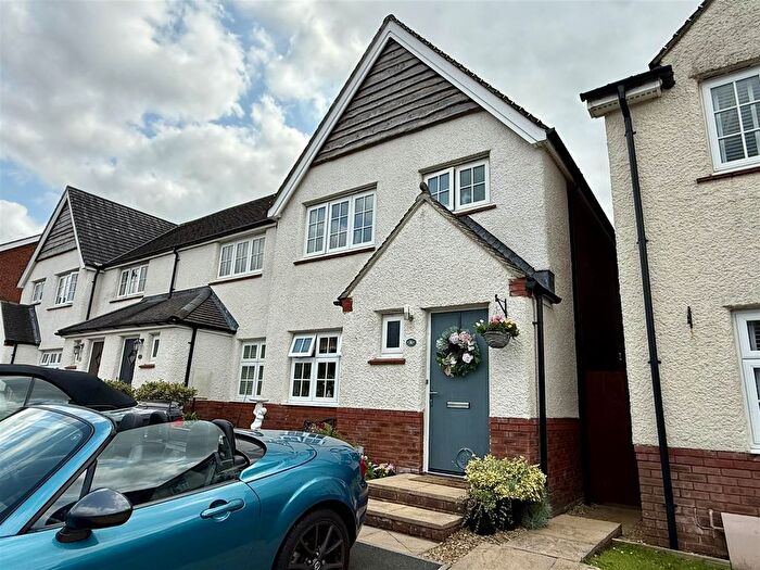 3 Bedroom End Of Terrace House For Sale In Clos Maes Rhedyn, Gorslas, Llanelli, SA14