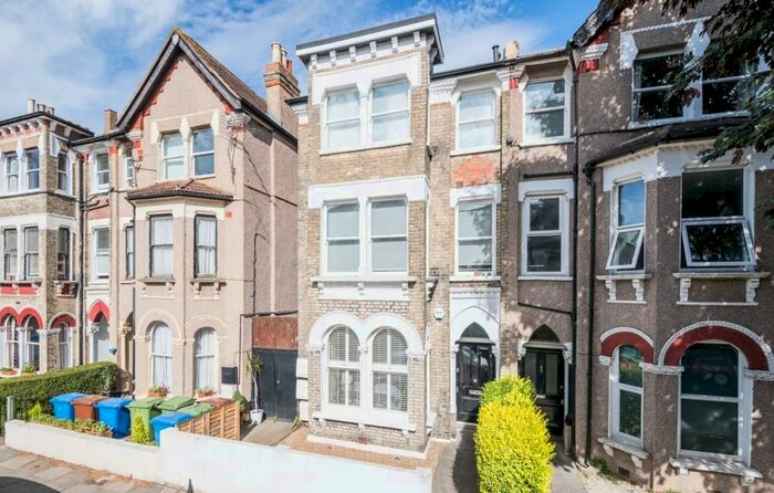 2 Bedroom Flat To Rent In Oakhurst Grove East Dulwich, SE22