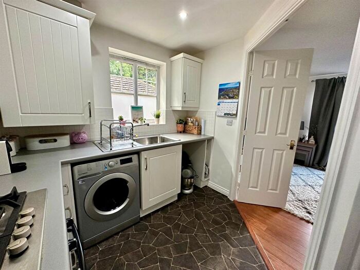 2 Bedroom Flat To Rent In Belgravia Court, Sandringham Place, Hartford, CW8