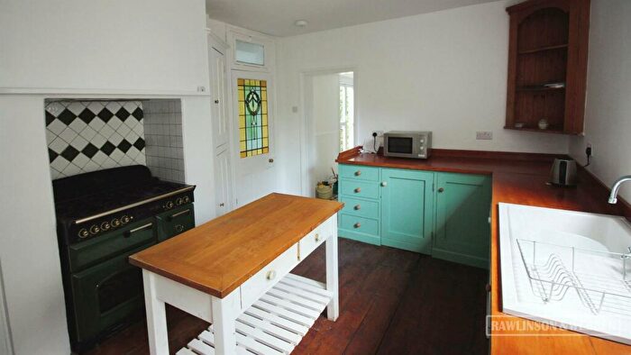 4 Bedroom Detached House To Rent In Kent Road, East Molesey, KT8