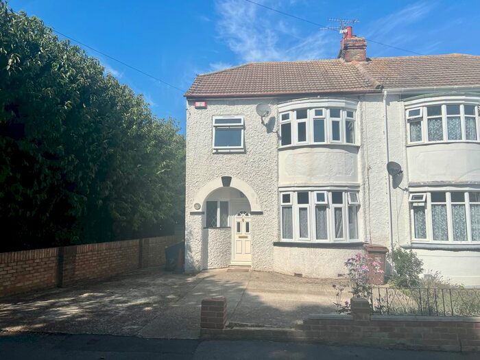 3 Bedroom Semi-Detached House To Rent In Brasenose Road, Gillingham, ME7