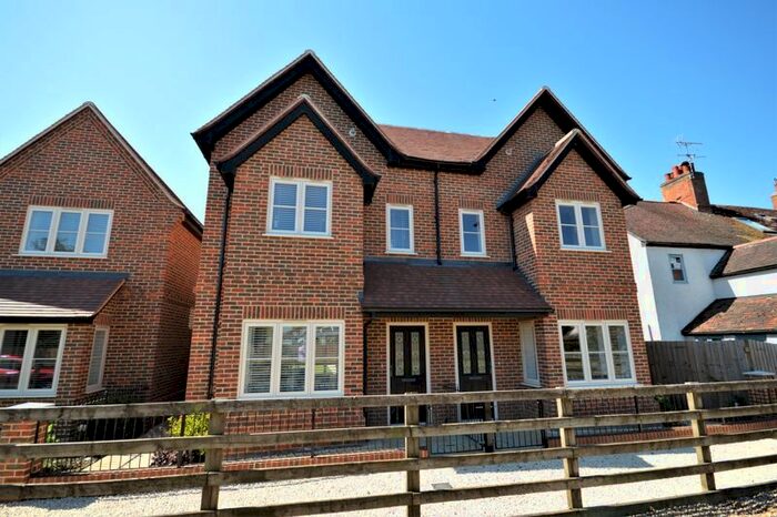 3 Bedroom Semi-Detached House To Rent In Bridge Terrace, Thame, OX9