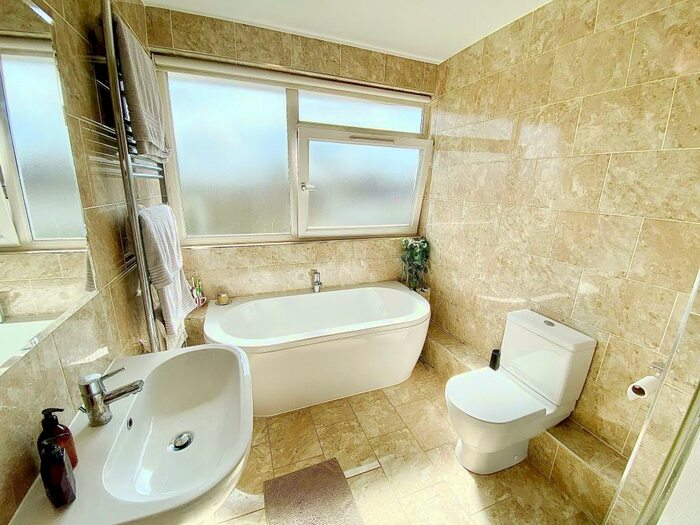 2 Bedroom Apartment To Rent In Wanstead, London, E11