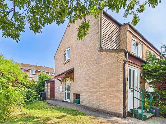 2 Bedroom Flat For Sale In Vincent Close, Barry, CF63