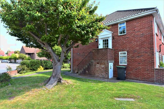 2 Bedroom Apartment To Rent In White Ladies Close, PO9