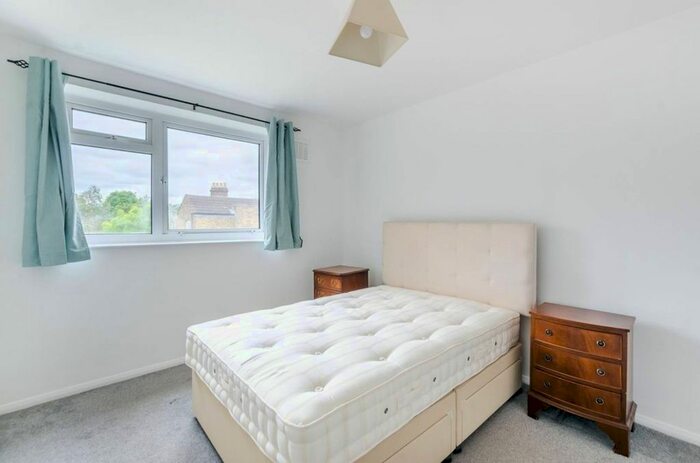2 Bedroom Flat To Rent In Elsinore Road, London, SE23