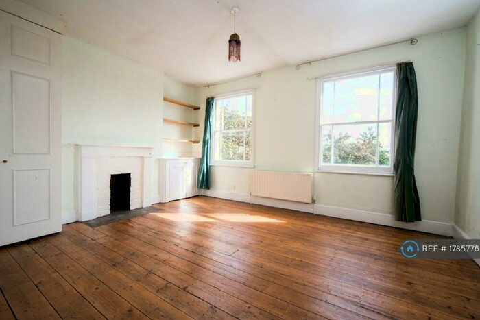 3 Bedroom Maisonette To Rent In York Way, London, N7
