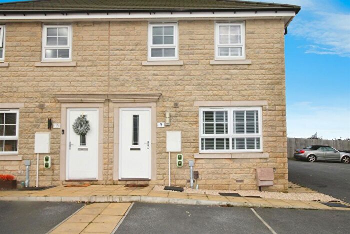 3 Bedroom Semi Detached House To Rent In Fetlock Drive, Bradford, BD2