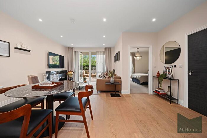 1 Bedroom Flat For Sale In Royal Engineers Way, Burghley House, NW7