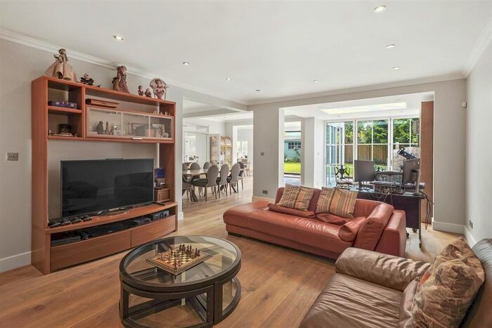 6 Bedroom Property To Rent In Menelik Road, London, NW2