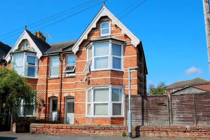 7 Bedroom End Of Terrace House To Rent In Glamis Street, Bognor Regis, PO21