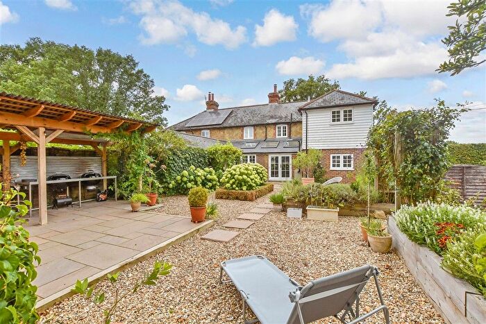 4 Bedroom Cottage For Sale In Lenham Road, Headcorn, Maidstone, Kent, TN27