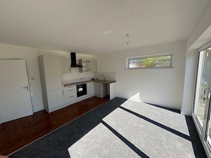 2 Bedroom Flat To Rent In Cockshed Lane, Halesowen, B62