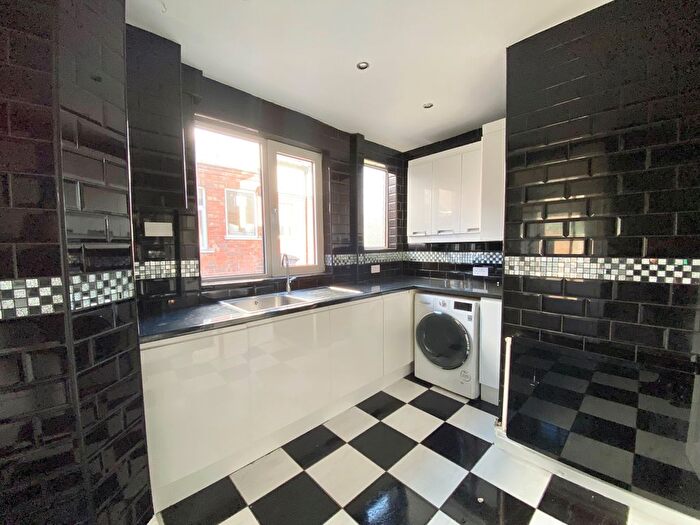 3 Bedroom Property To Rent In Humberstone Drive, Leicester, LE5