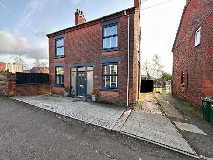 4 Bedroom Detached House For Sale In Swadlincote Road, Swadlincote, DE11
