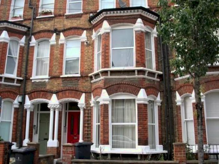 4 Bedroom Flat To Rent In Hemberton Road, Clapham, SW9